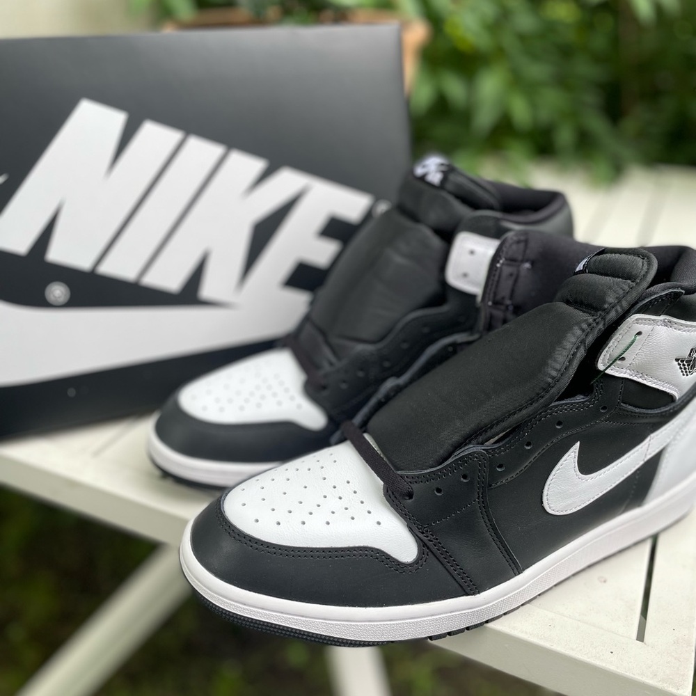 Nike Air Jordan 1 Retro Black and White